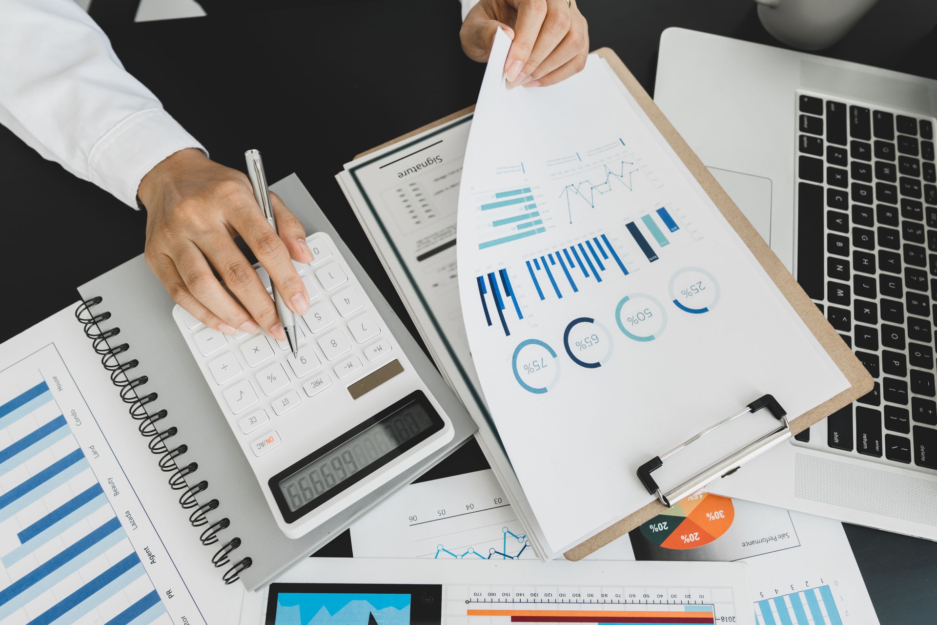 Business people or accountants are analyzing graphs on finance, investment, graph chart business strategy ideas, data analysis technology.